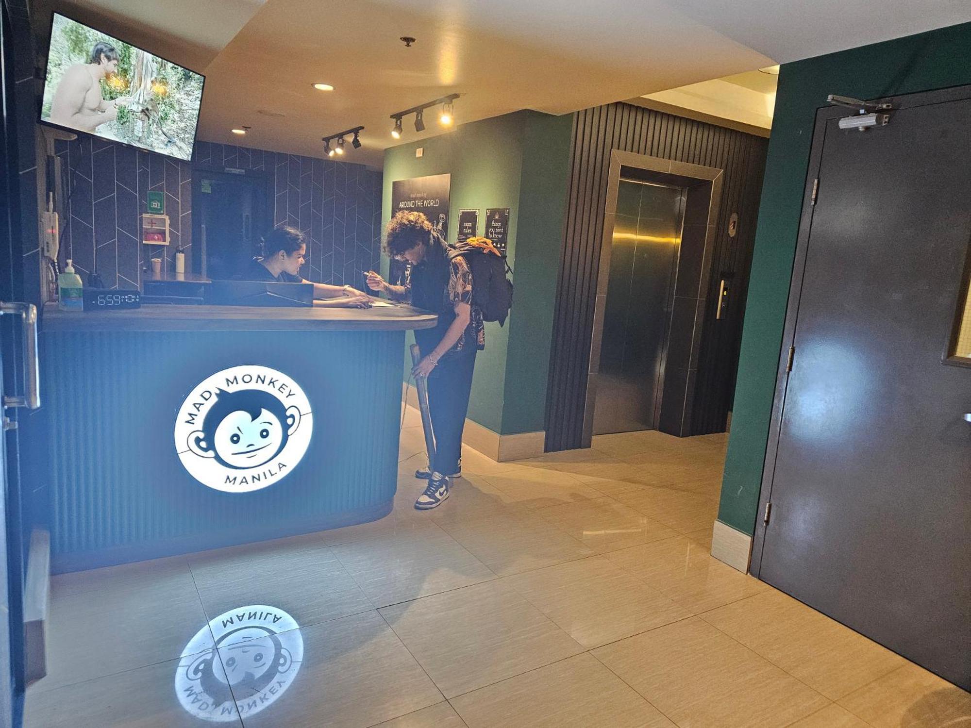 Albergue Mad Monkey Manila Makati City Exterior foto